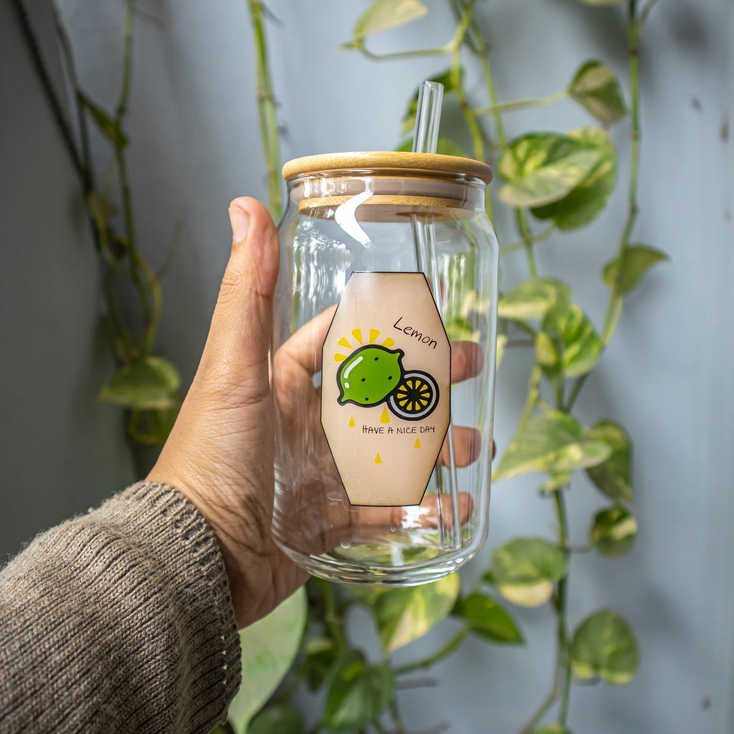 Can Glass tumbler with wooden lid and glass straw