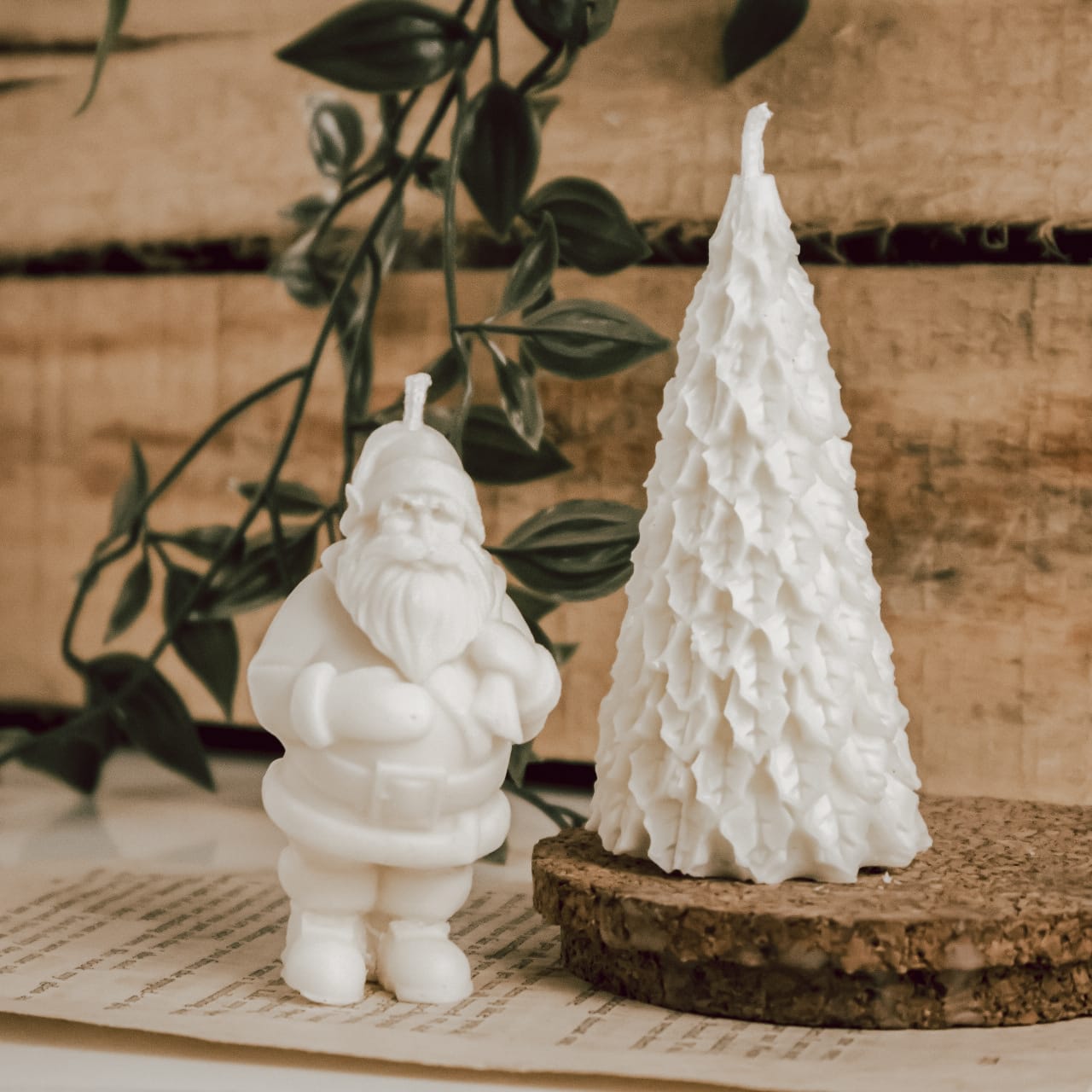 Santa & Christmas tree candle