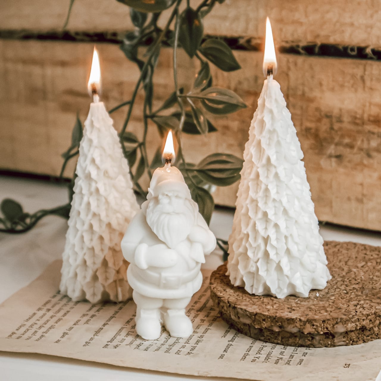 Santa & Christmas tree candle 