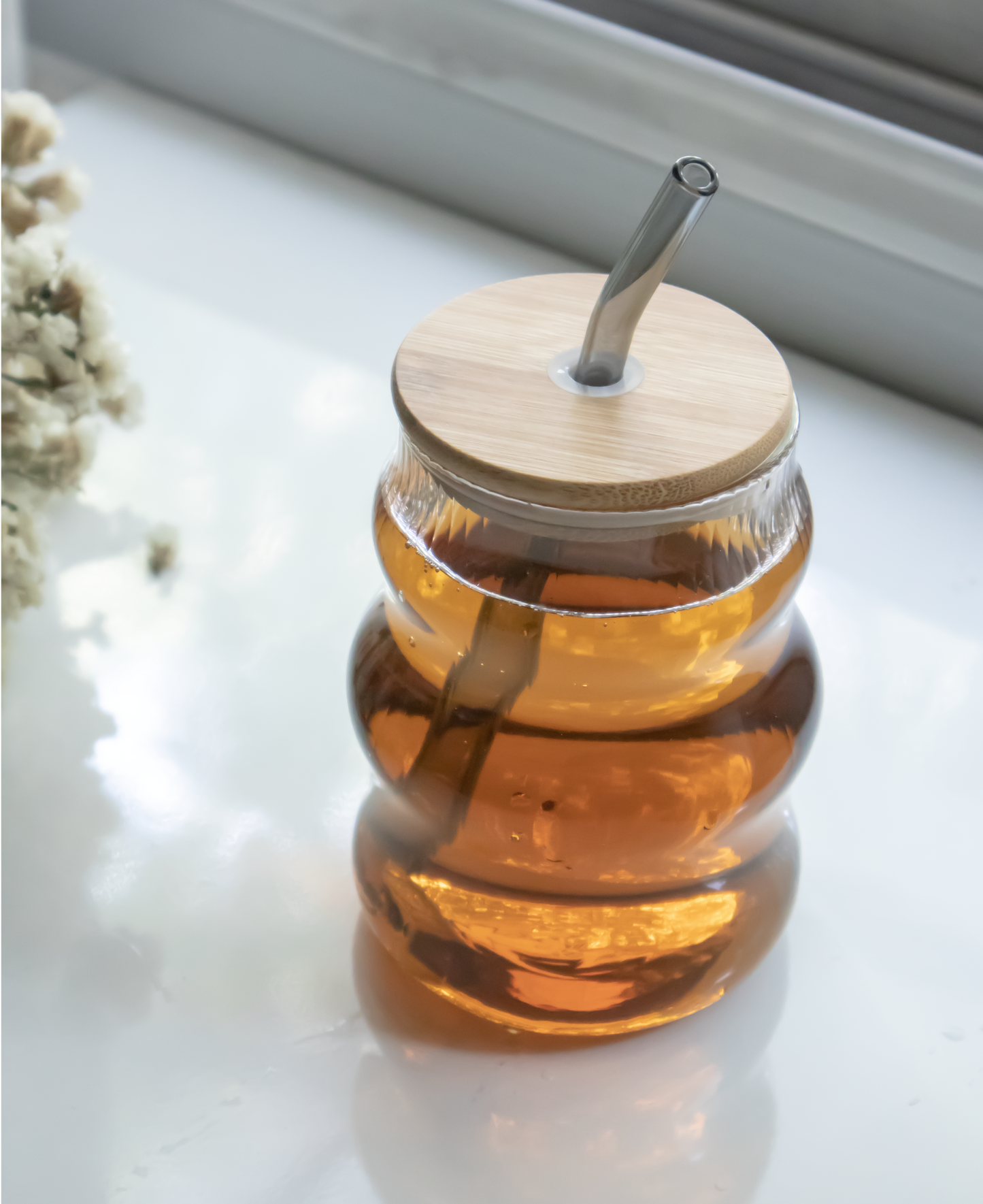 Fluted glass tumbler with straw